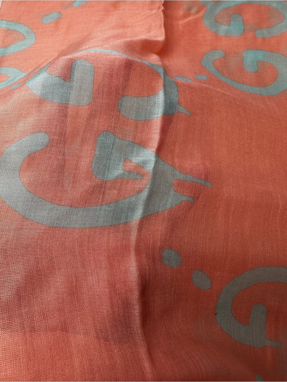 Gucci Coral Scarf with Light Blue Logo Motif - Picture 8 of 13